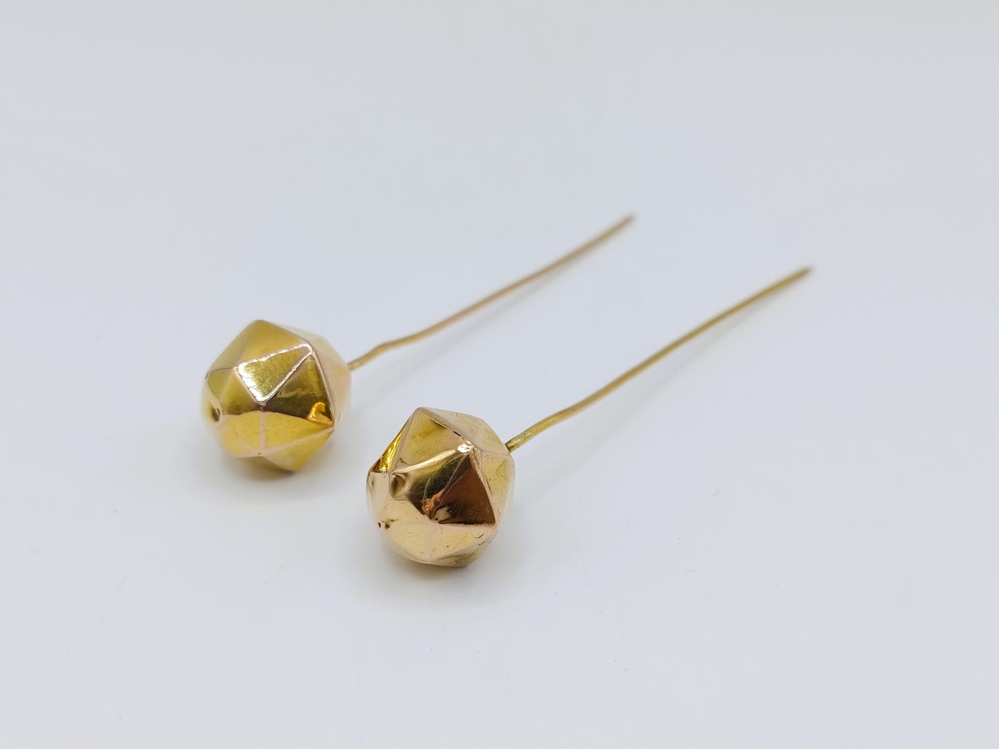 Antieke gouden mutsenspelden, A.E. Monasch, Hilversum