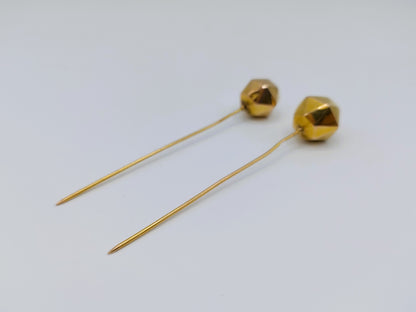 Antieke gouden mutsenspelden, A.E. Monasch, Hilversum