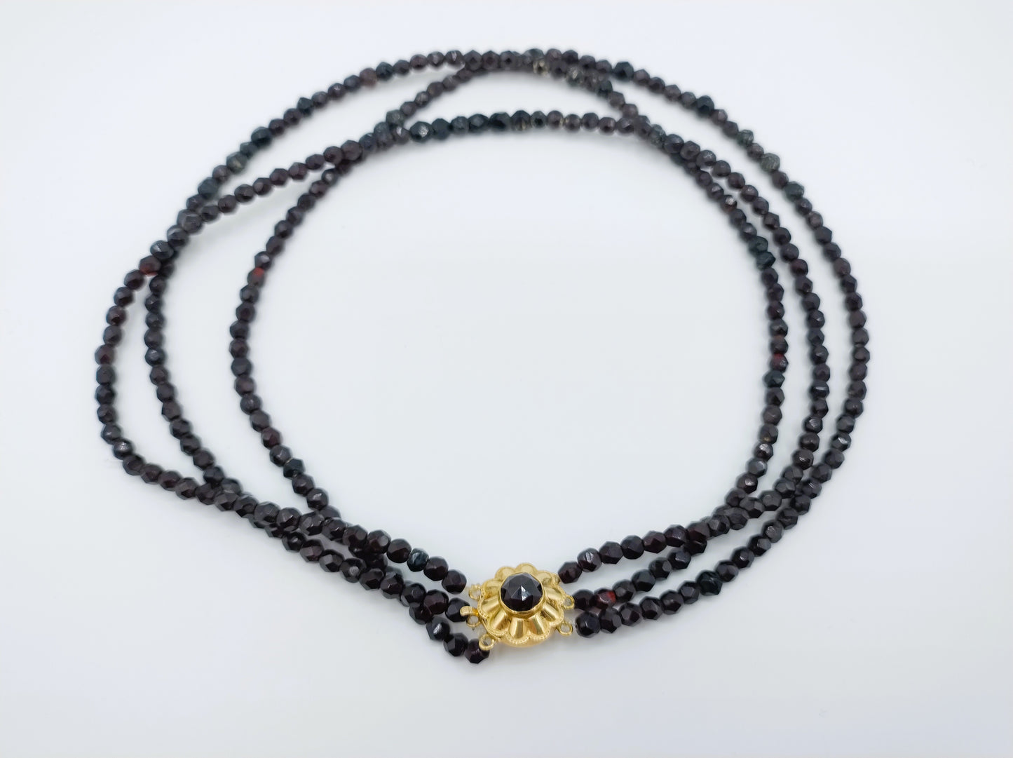 Granaten ketting met gouden slot, 39 cm