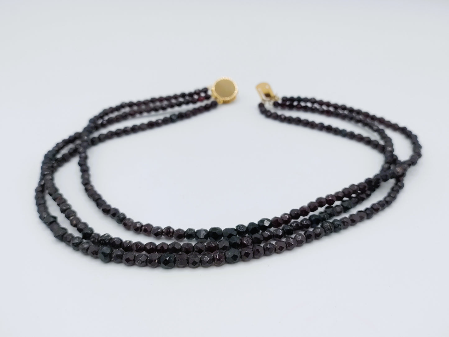 Granaten ketting met gouden slot, 39 cm