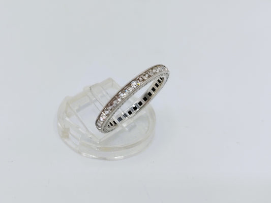 Zilveren bandring bezet met zirkonia's, 18 mm