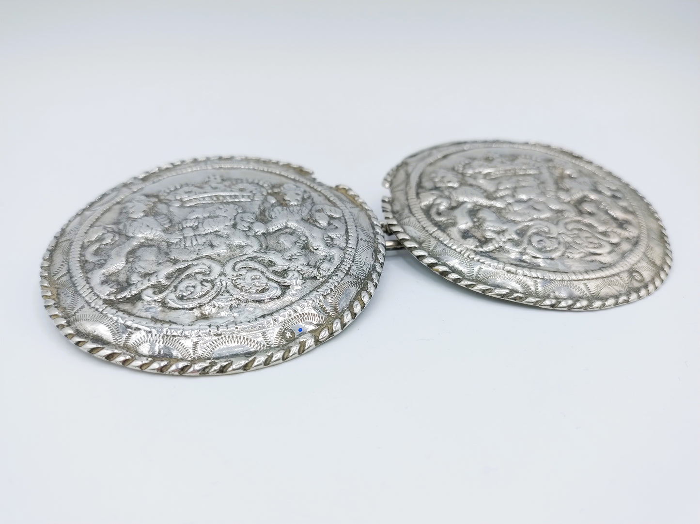 Antieke zilveren broekstukken, Zeeuwse streekdracht, Walcheren, 1869