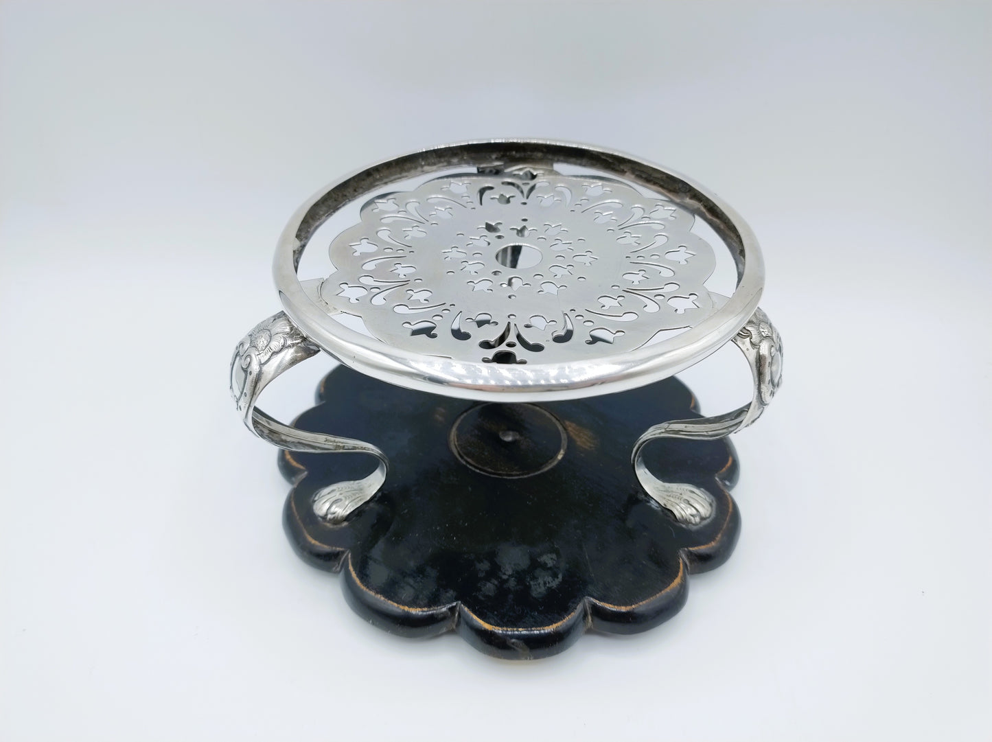 Zilveren komfoor op ebbenhouten voet, J.J. Oosterbaan Jr, Leeuwarden, 1871