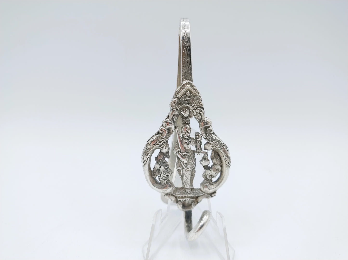 Silver bag hook with Lady Justice