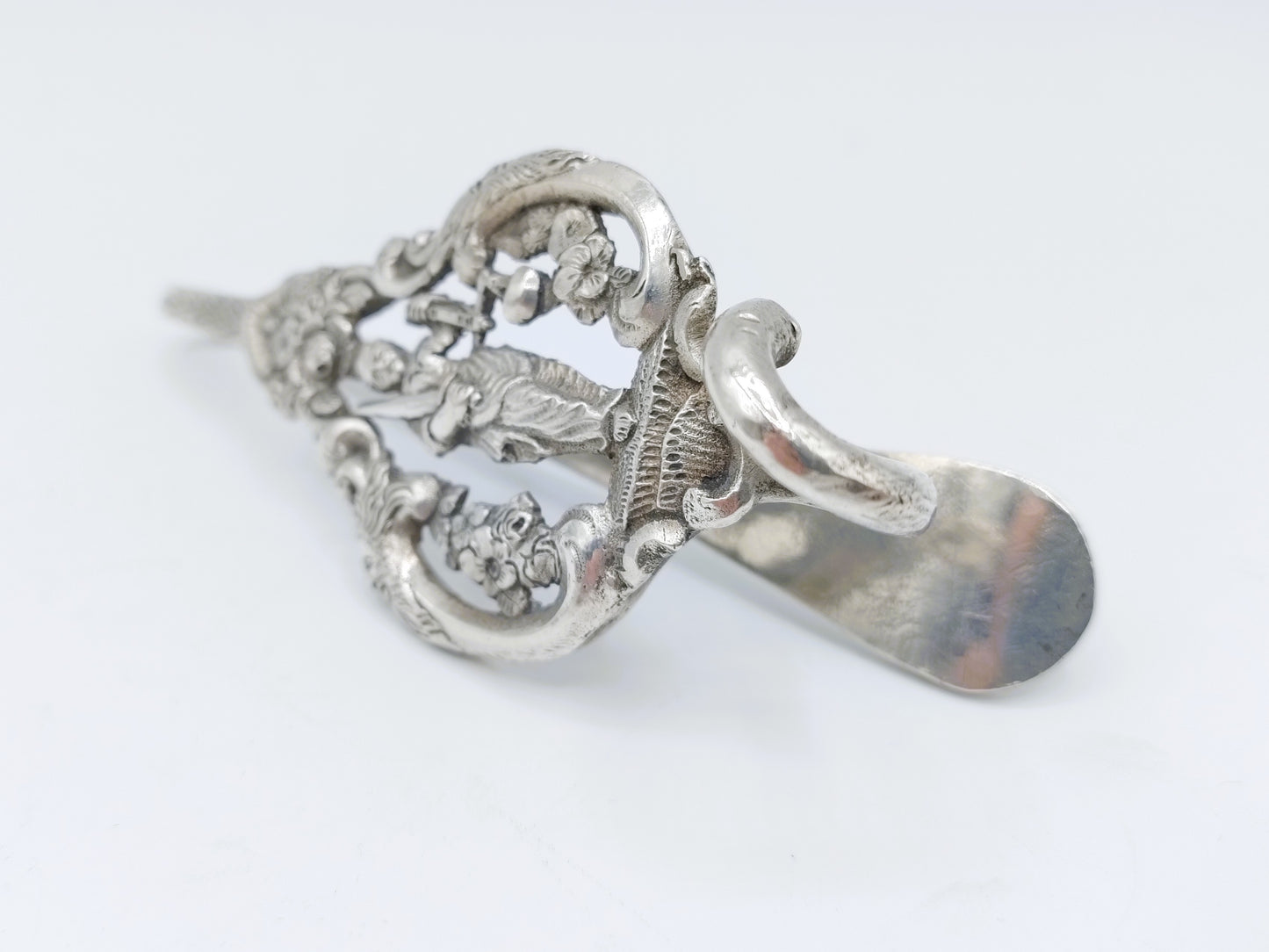 Silver bag hook with Lady Justice