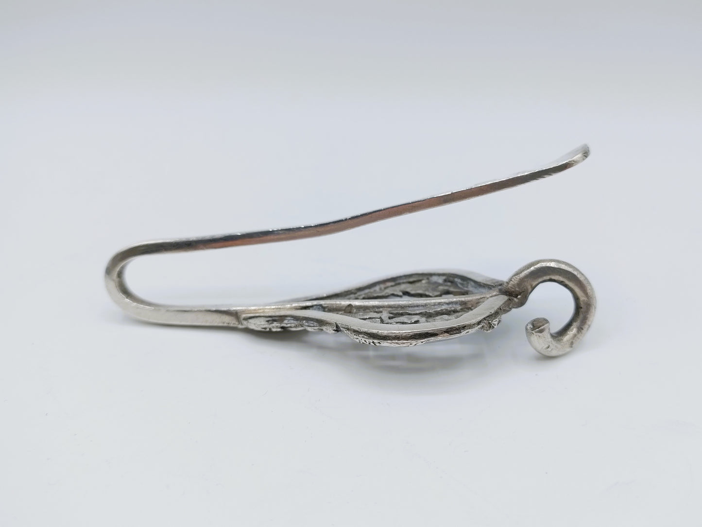 Silver bag hook with Lady Justice