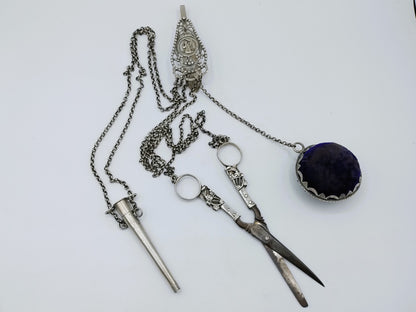 Zilveren Friese Chatelaine, 18e eeuws