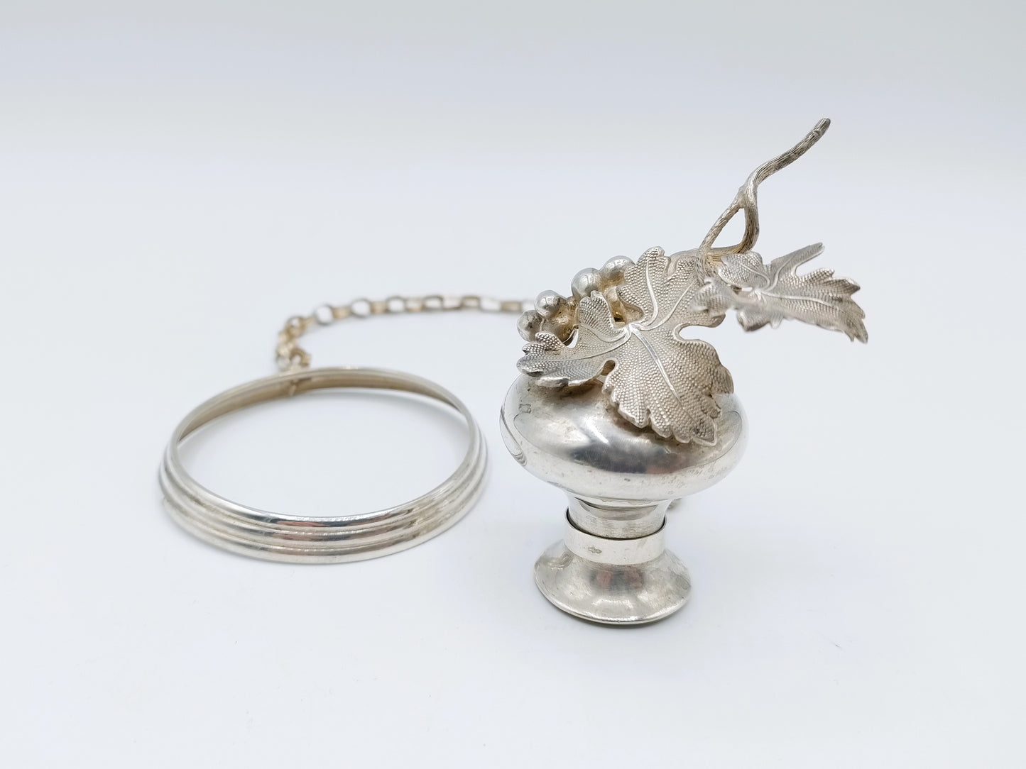 Silver mount for a crystal carafe, Fa. JM van Kempen Zn, Voorschoten.