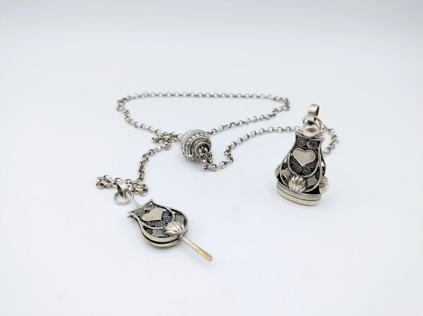Silver men's chatelaine, Fa. Niekerk, Schoonhoven, 48 cm.