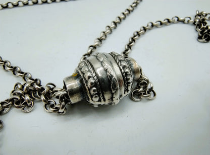 Silver men's chatelaine, Fa. Niekerk, Schoonhoven, 48 cm.