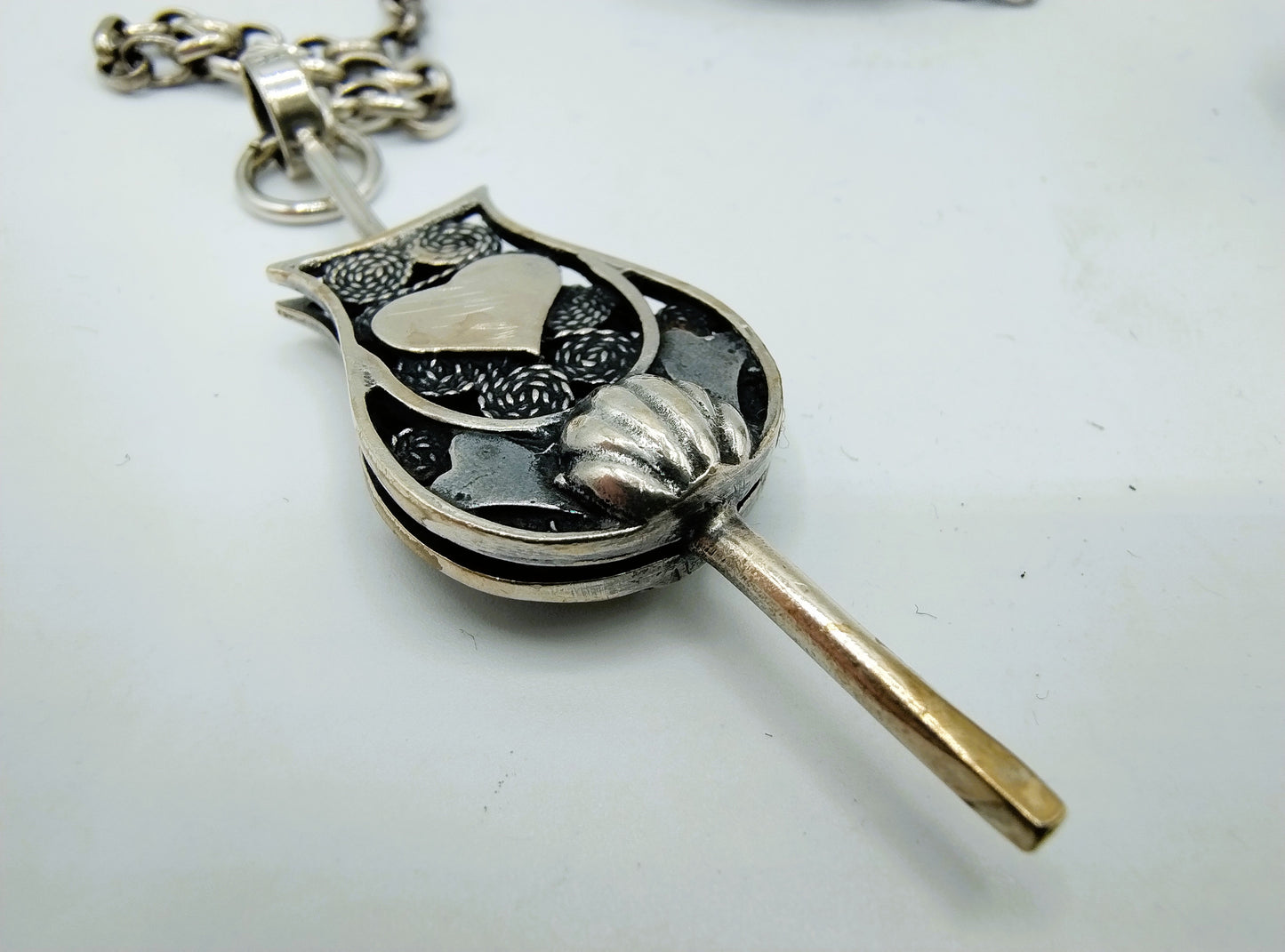 Silver men's chatelaine, Fa. Niekerk, Schoonhoven, 48 cm.