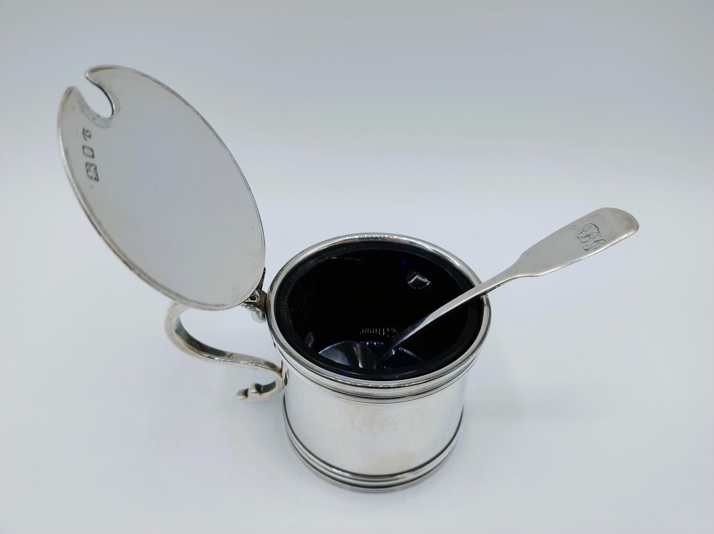 Silver mustard pot with mustard spoon, E. Barnard &amp; Sons Ltd, London, 1977