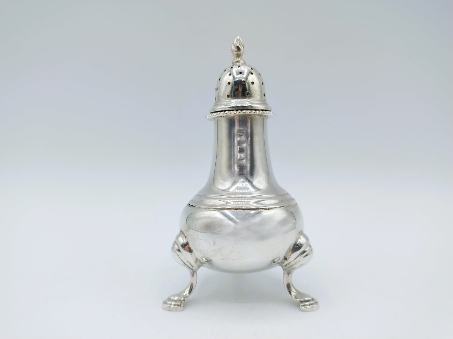 Silver shaker, E. Barnard &amp; Sons Ltd, London, 1972