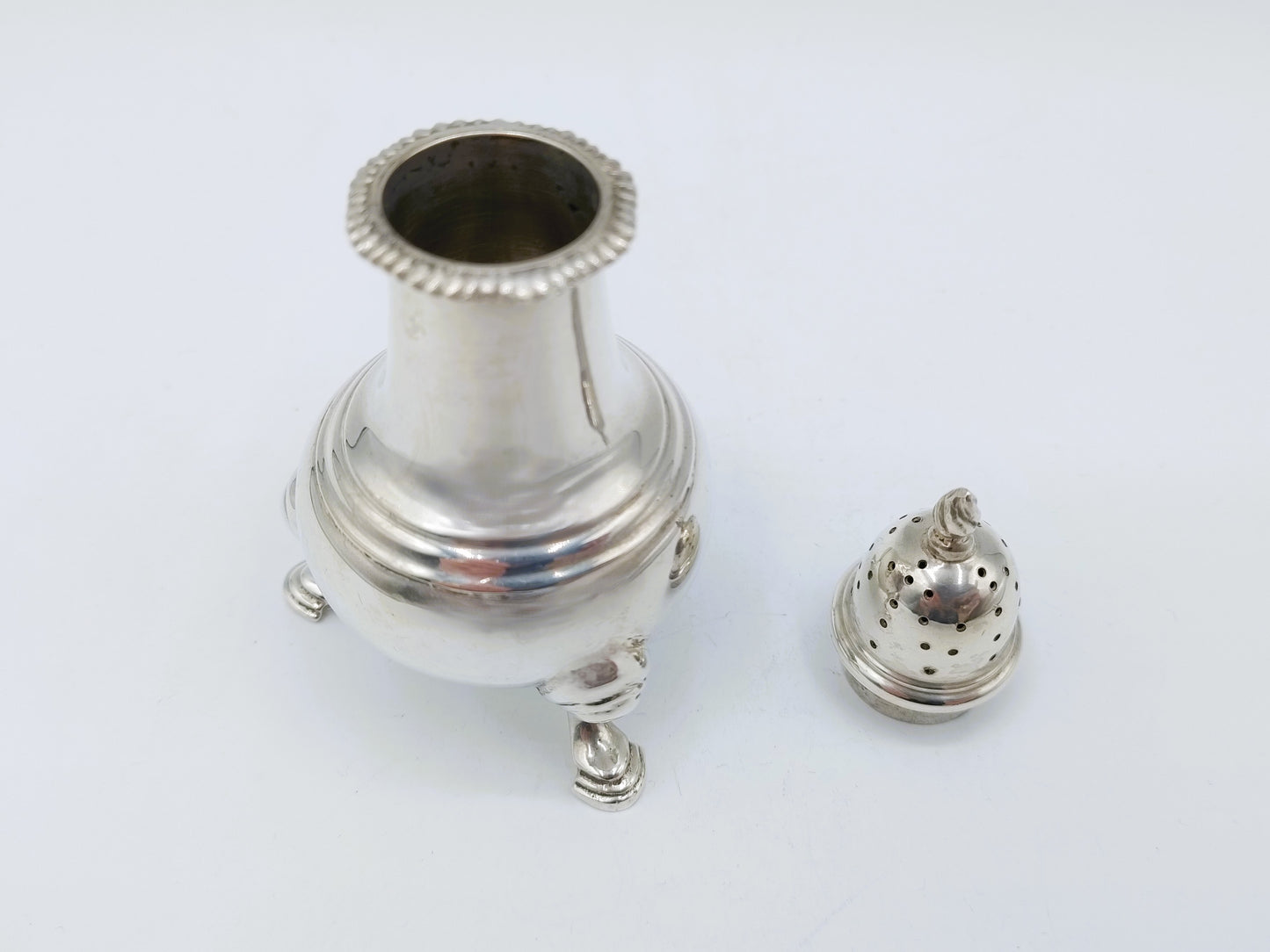 Silver shaker, E. Barnard &amp; Sons Ltd, London, 1972