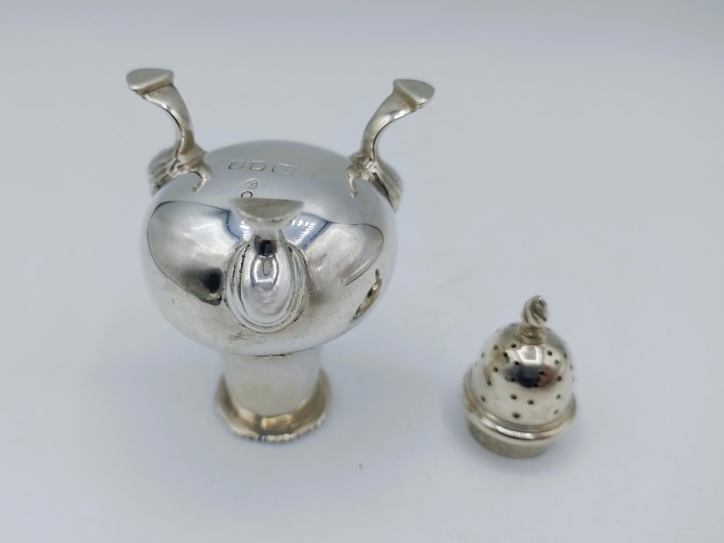 Silver shaker, E. Barnard &amp; Sons Ltd, London, 1972