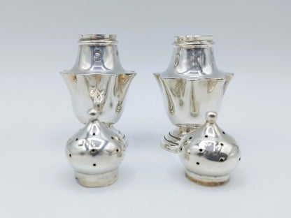 Silver salt and pepper shakers, WMJS Barnard, London, 1901