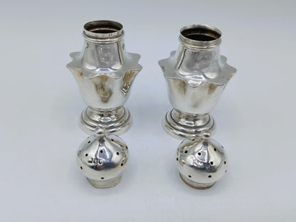 Silver salt and pepper shakers, WMJS Barnard, London, 1901