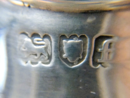 Silver salt and pepper shakers, WMJS Barnard, London, 1901
