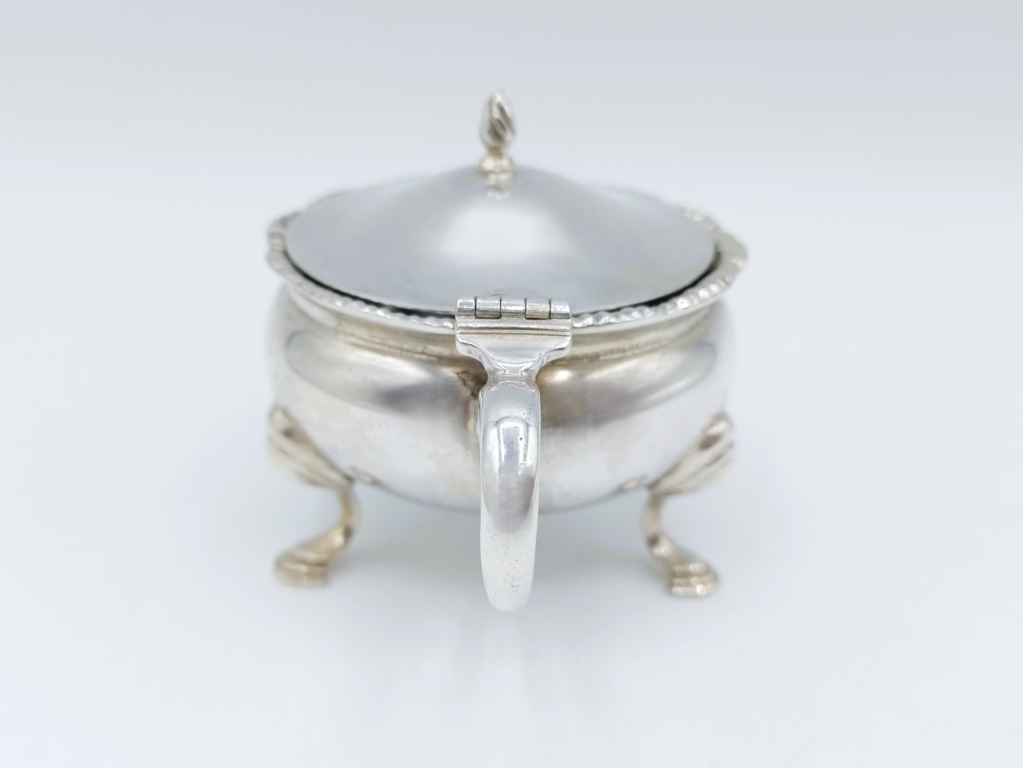Silver mustard pot with spoon, E. Barnard &amp; Sons Ltd, London, 1977