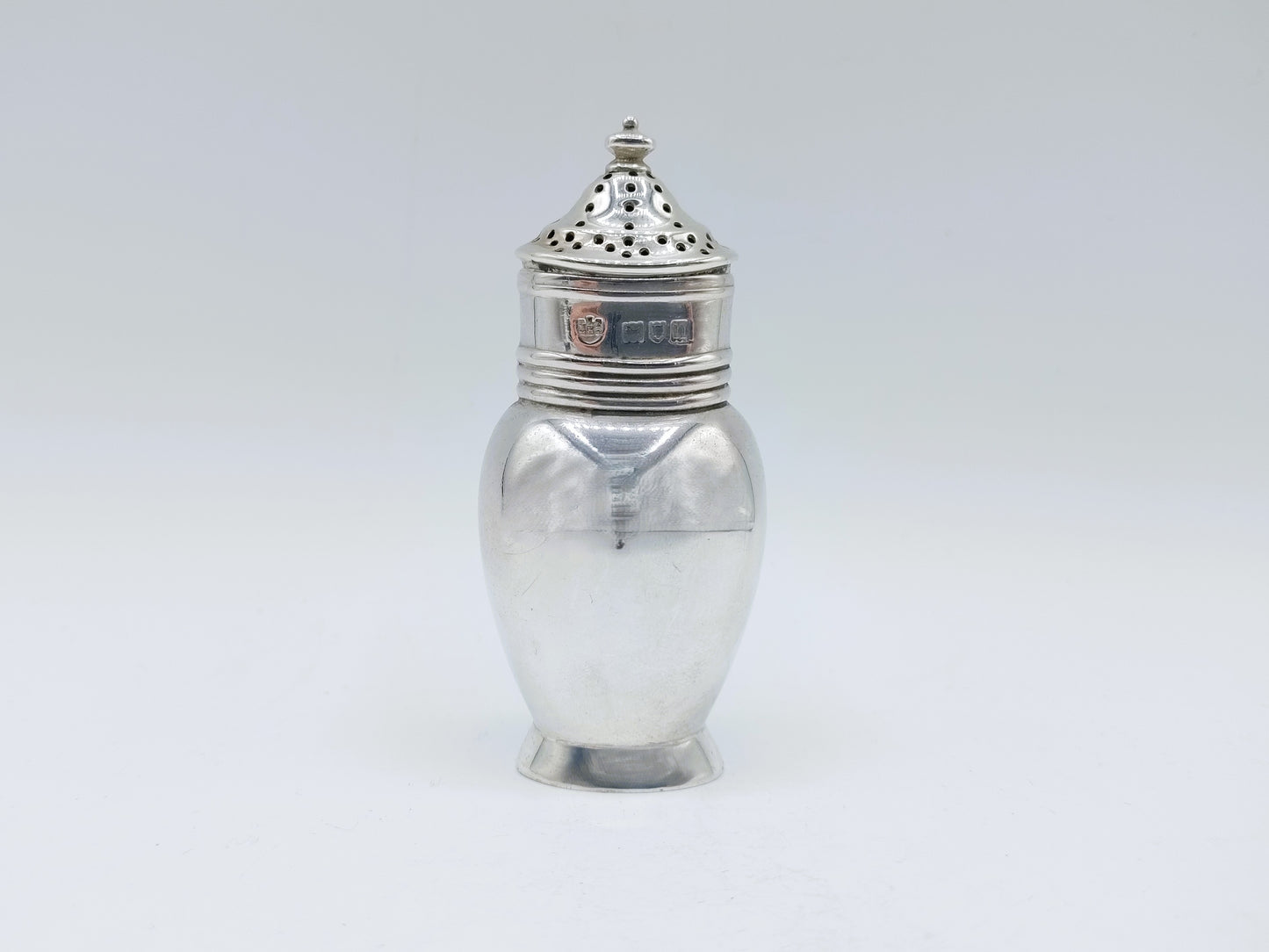 Zilveren strooibus, W.M.J.S. Barnard, Londen, 1908