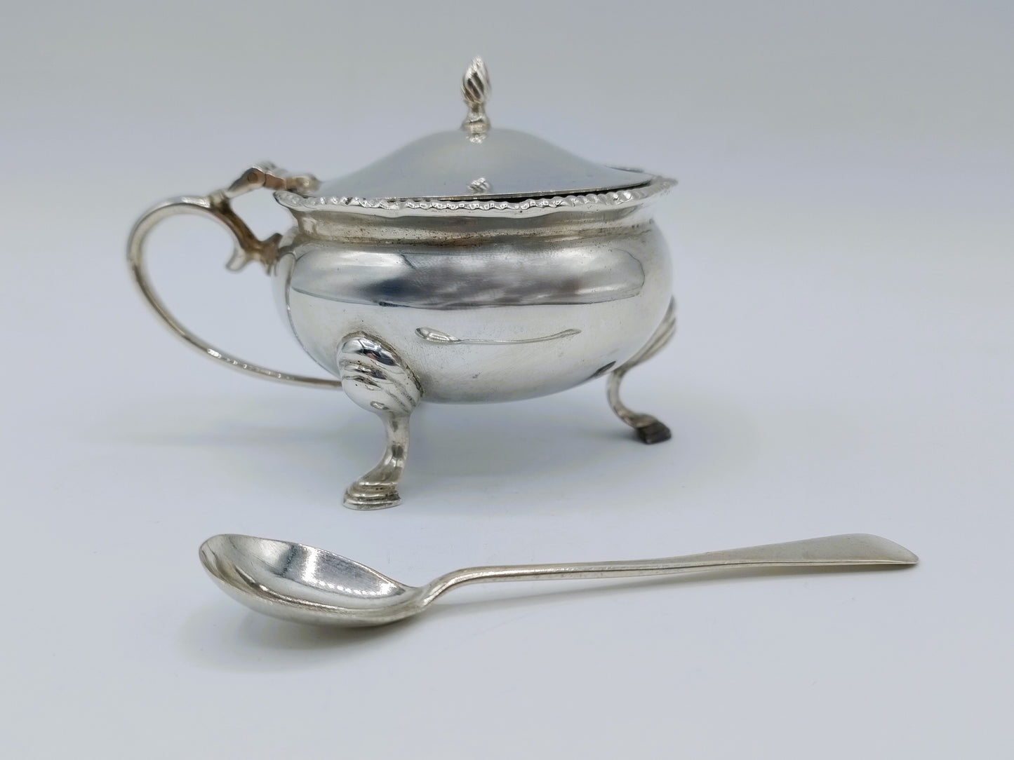 Silver mustard pot with spoon, E. Barnard &amp; Sons Ltd, London, 1977