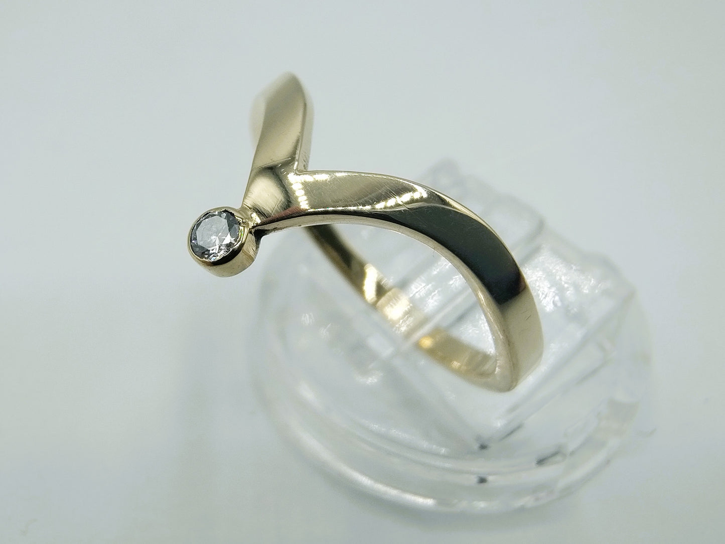 Gouden ring met diamant, 0,03 ct, 18 mm
