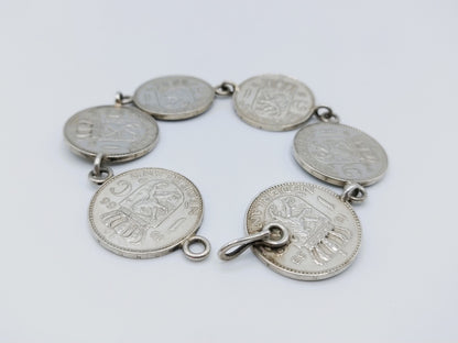 Silver bracelet with 6 guilders from Juliana, 20 cm
