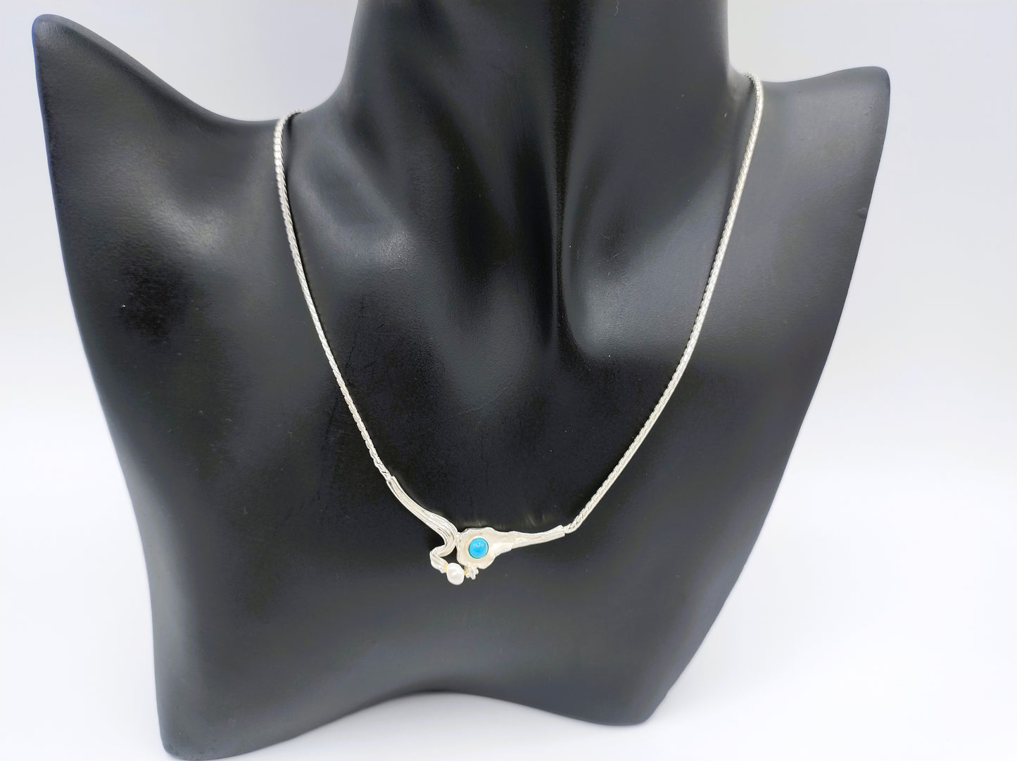 Silver necklace with pendant, turquoise and pearl, 43 cm.