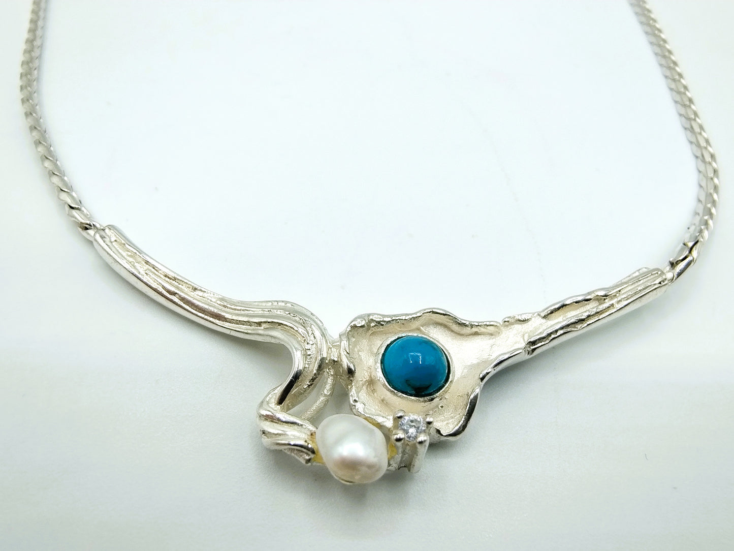 Silver necklace with pendant, turquoise and pearl, 43 cm.