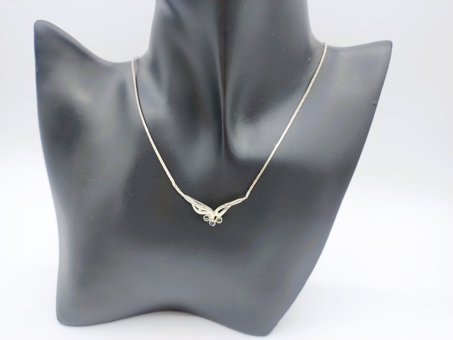 Silver necklace with pendant, jet, 40.5 cm