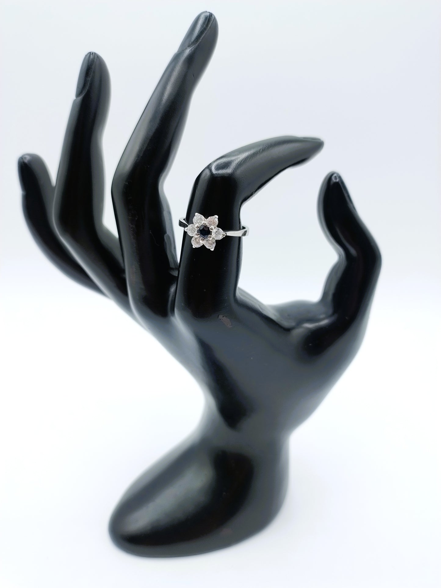 Silver ring with zirconia and jet, 17 mm