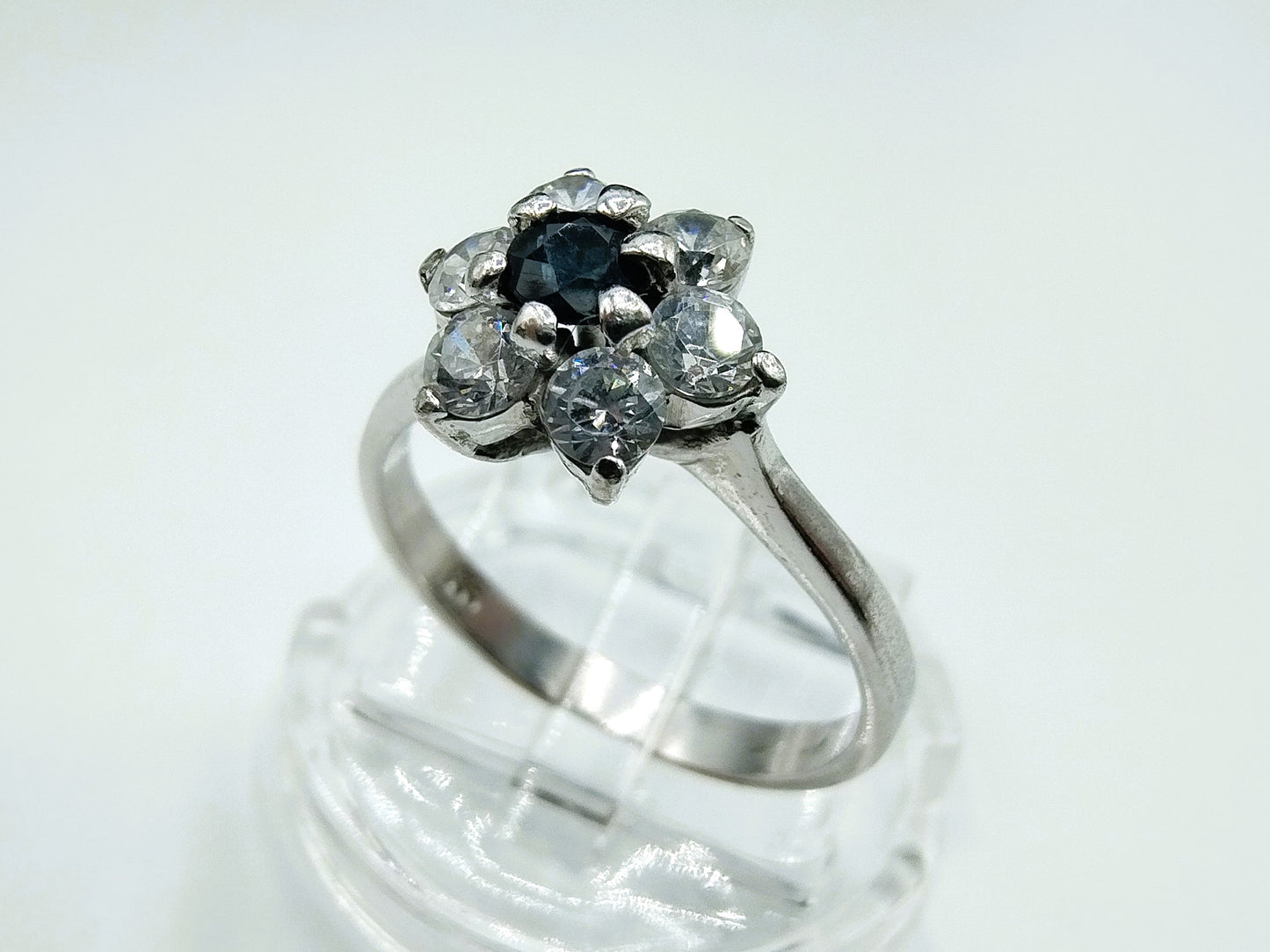 Silver ring with zirconia and jet, 17 mm
