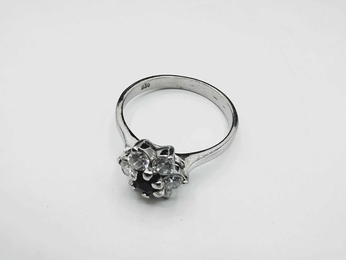 Silver ring with zirconia and jet, 17 mm
