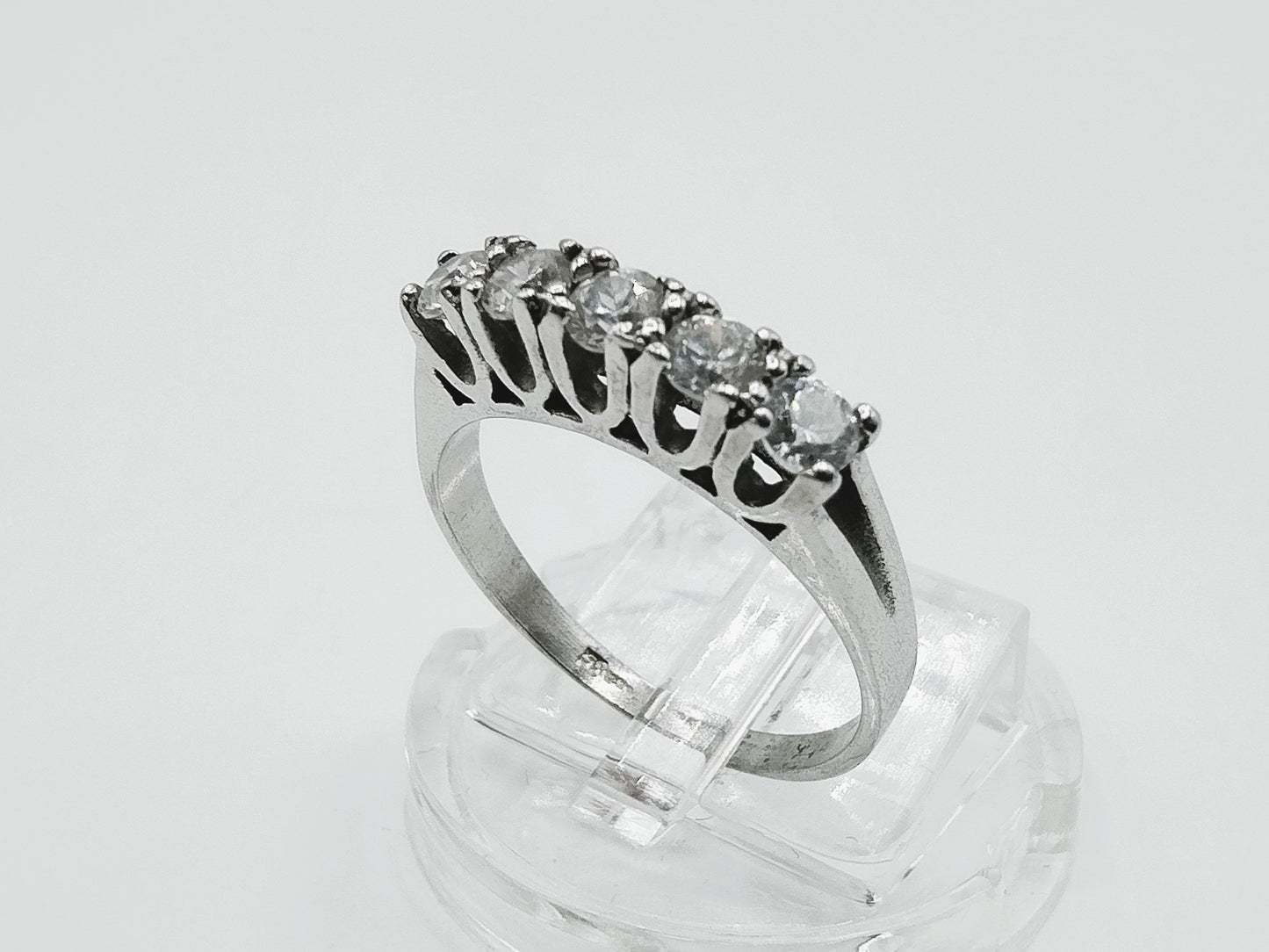 Zilveren ring met zirkonia, 17 mm