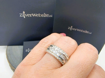 Silver ring set with zirconia, 17 mm