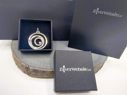 Silver design pendant with zirconia
