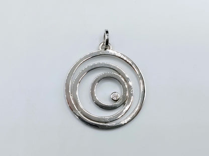 Silver design pendant with zirconia