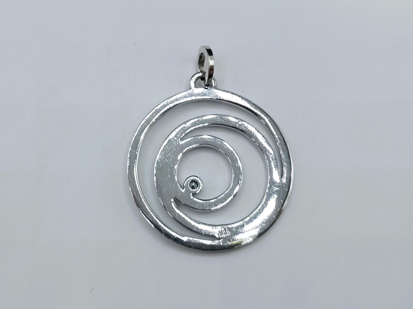 Silver design pendant with zirconia