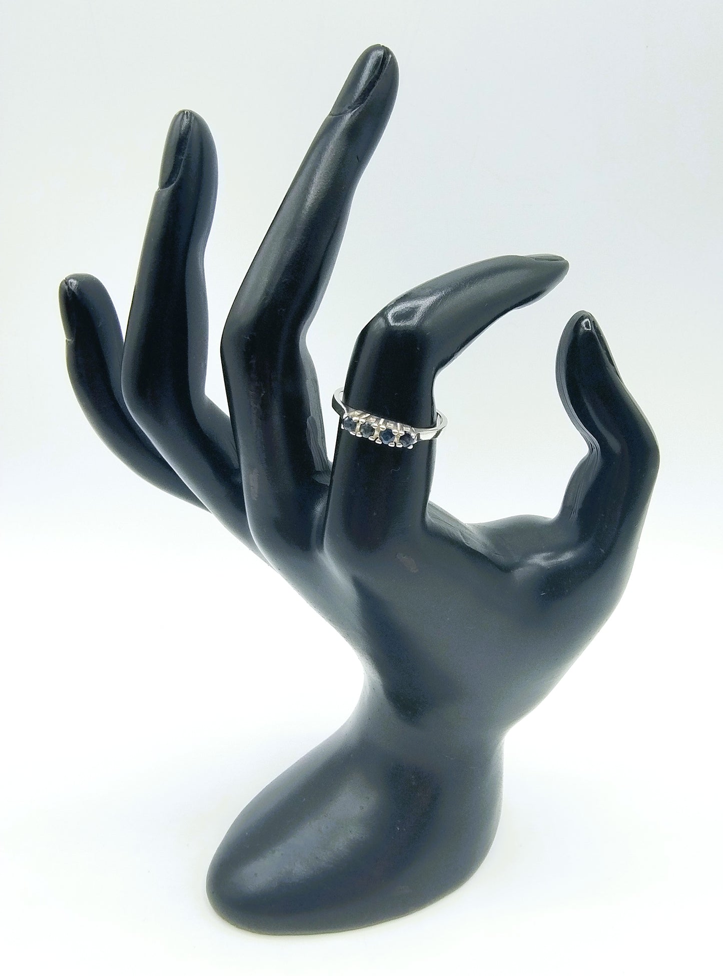 Silver sliding ring with sapphire, 17 mm