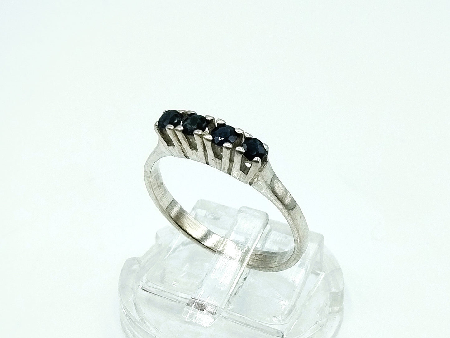Silver sliding ring with sapphire, 17 mm