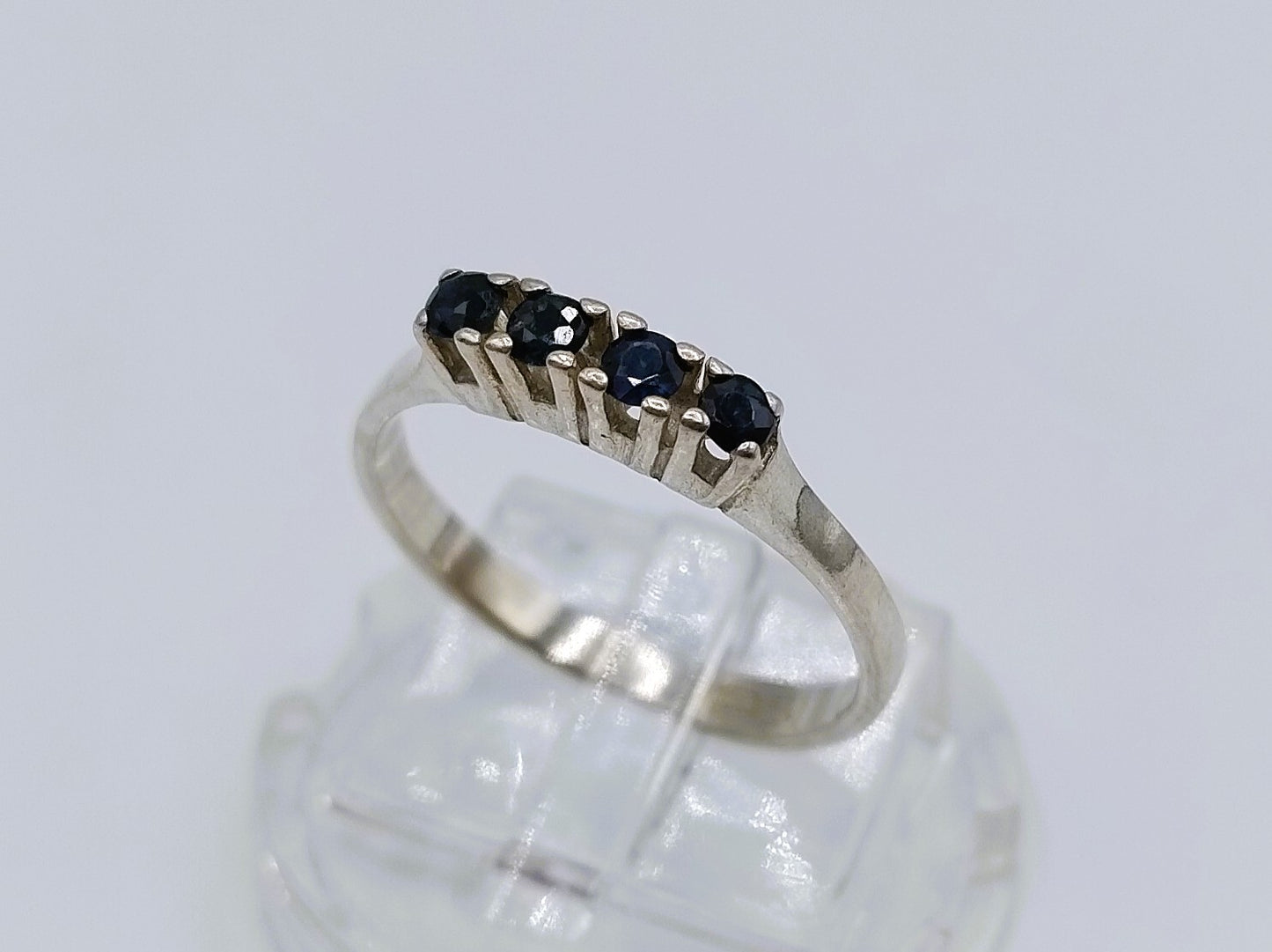 Silver sliding ring with sapphire, 17 mm