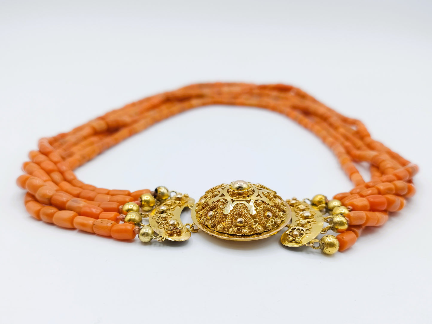 Antieke bloedkoralen ketting met gouden slot, 41-48 cm