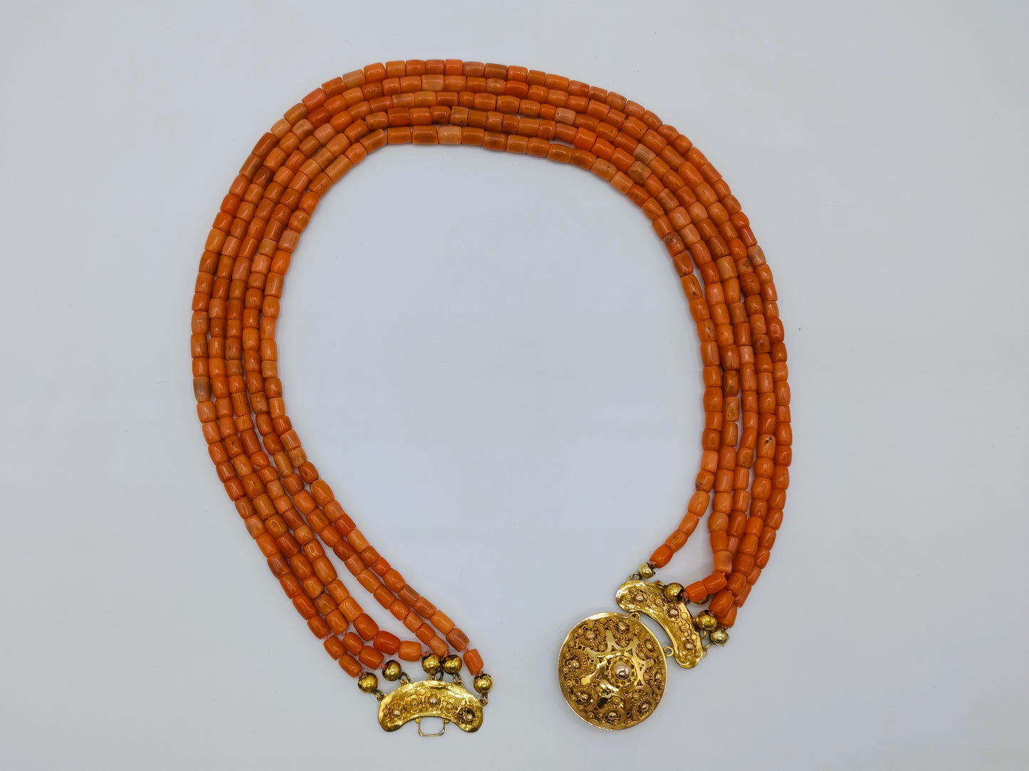 Antieke bloedkoralen ketting met gouden slot, 41-48 cm