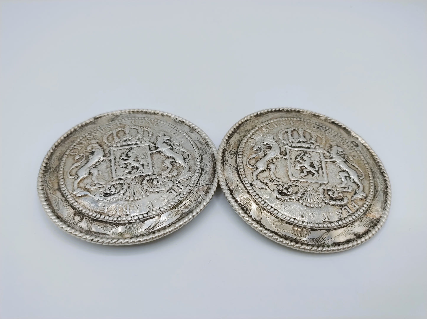 Antieke zilveren broekstukken, Zeeuwse streekdracht, Walcheren, 1902