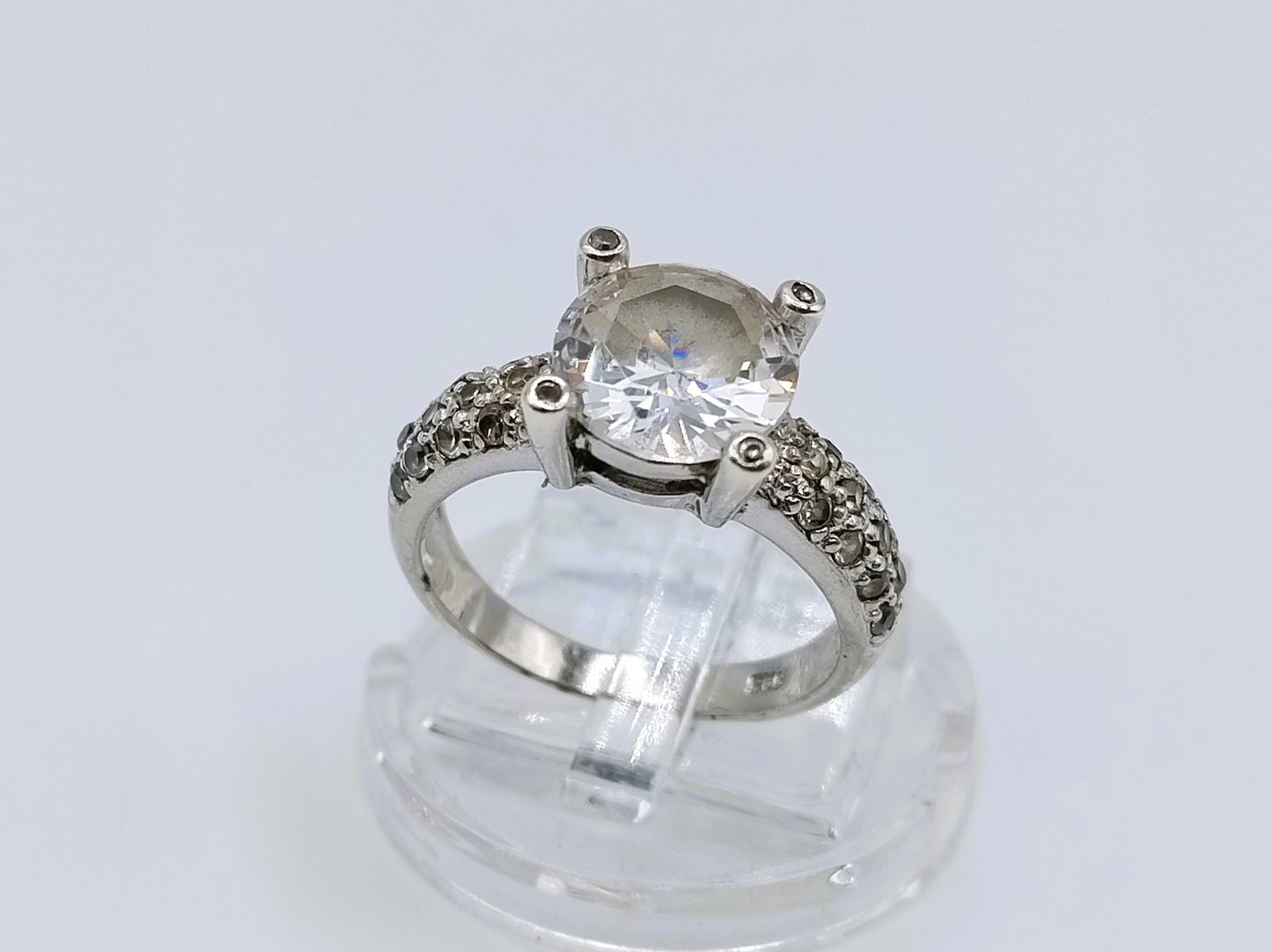 Zilveren ring met grote zirkonia, 17 mm