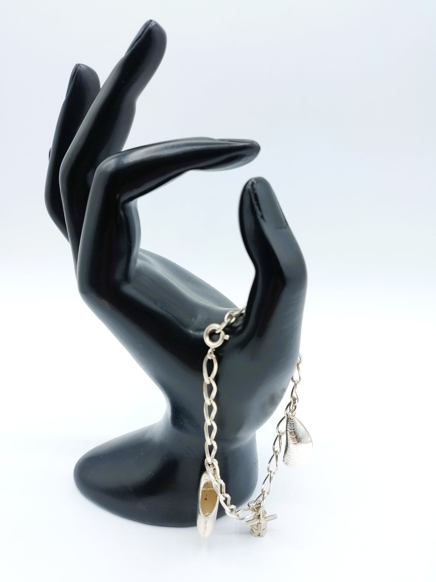 Silver charm bracelet with 3 charms, 18.5 cm