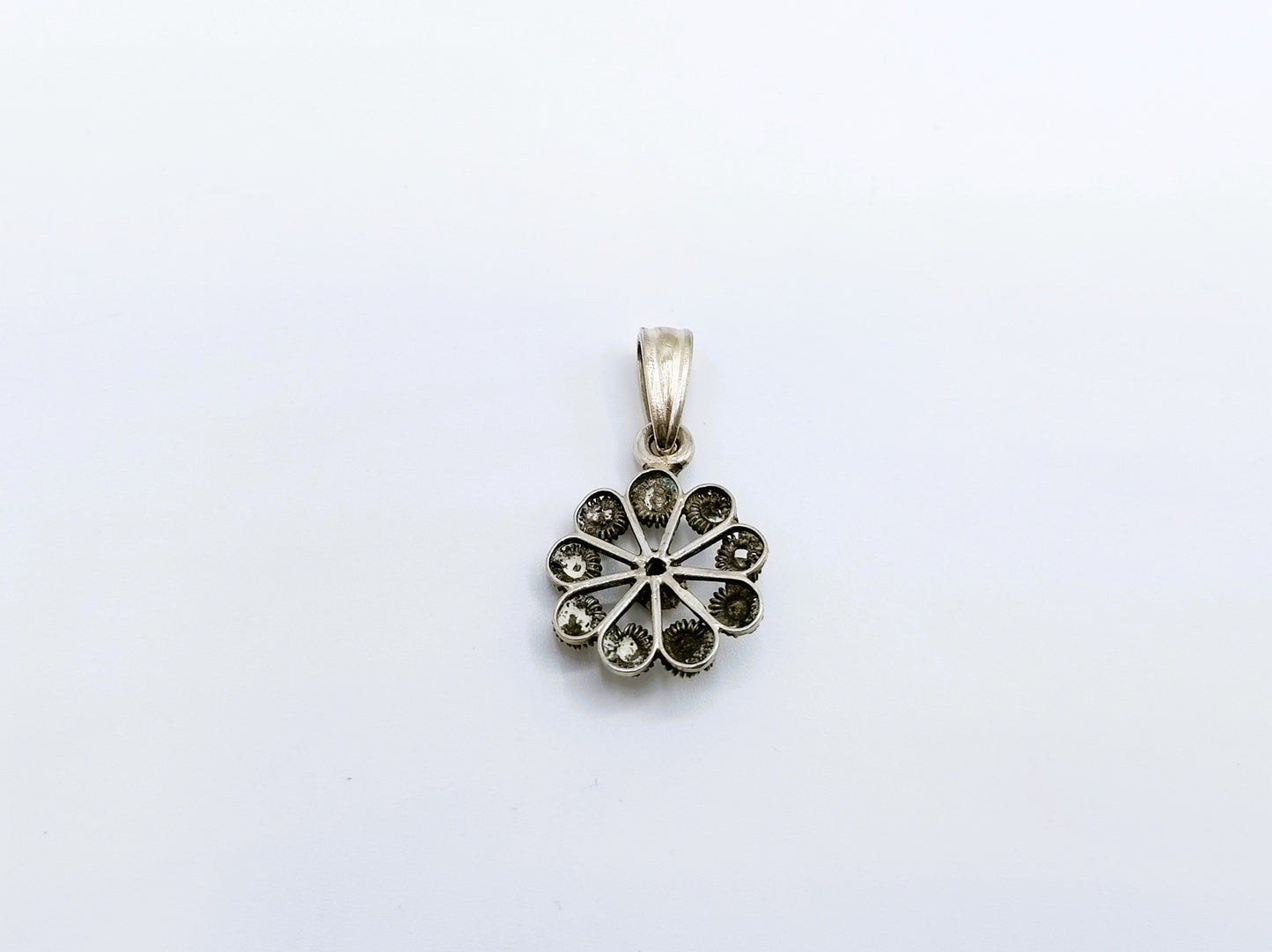 Silver Zeeland button pendant