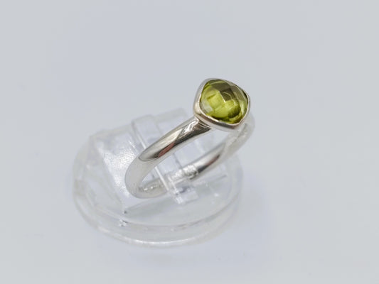 Zilveren ring met groene steen, 17 mm