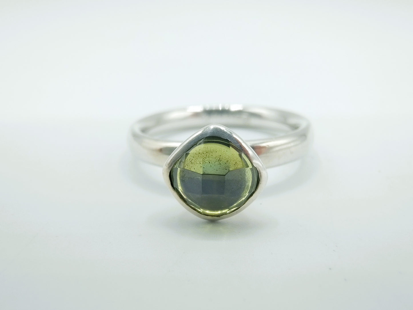 Zilveren ring met groene steen, 17 mm