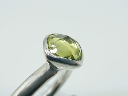 Zilveren ring met groene steen, 17 mm